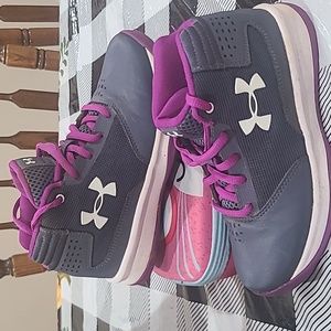 Girls under armour basketball shoes size 1y